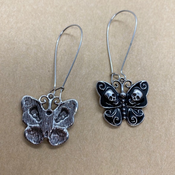 The Butterfly has Skulls silver drop earrings 🔮 - Picture 4 of 6